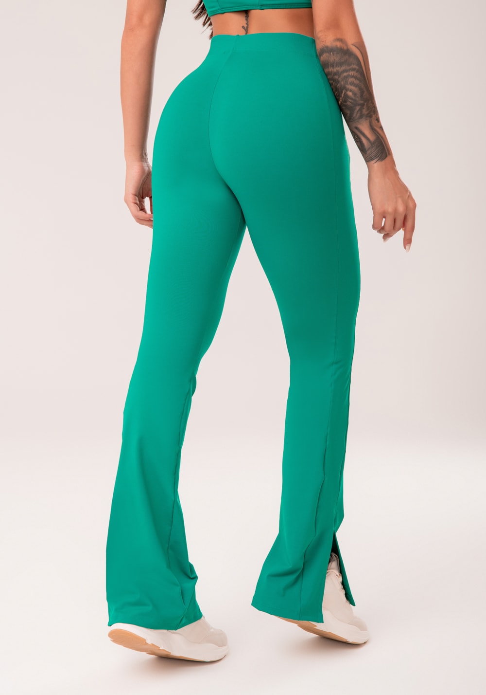 Calça flare feminina verde com fenda harmony