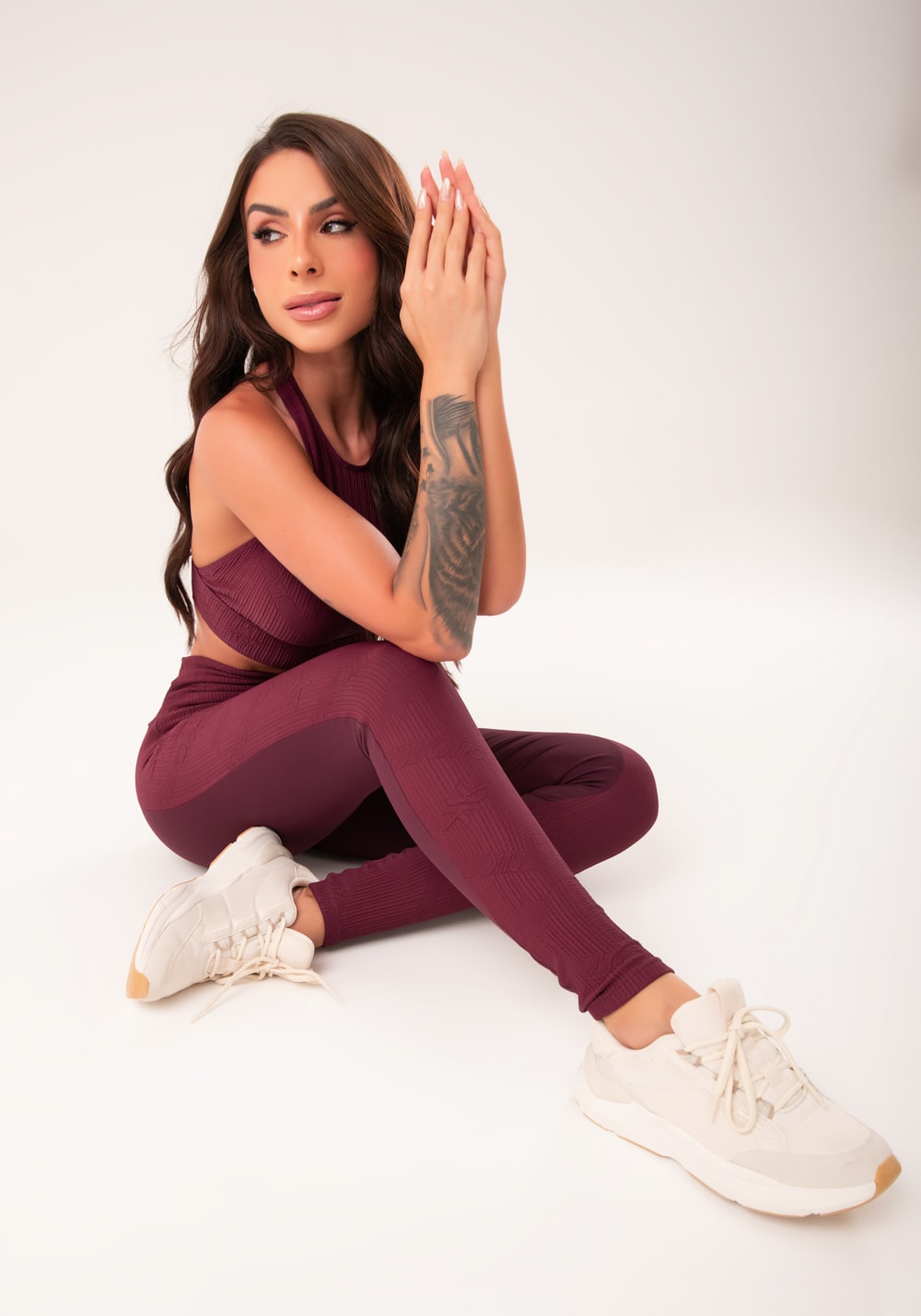 Legging fitness feminina vinho com recortes harmony