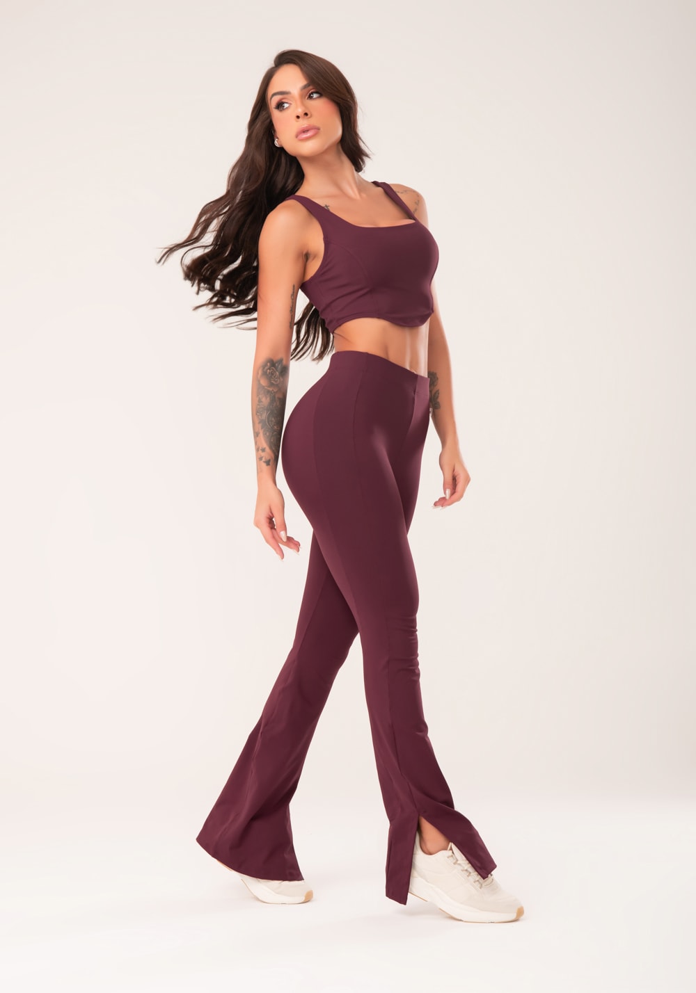 Calça flare feminina vinho com fenda harmony
