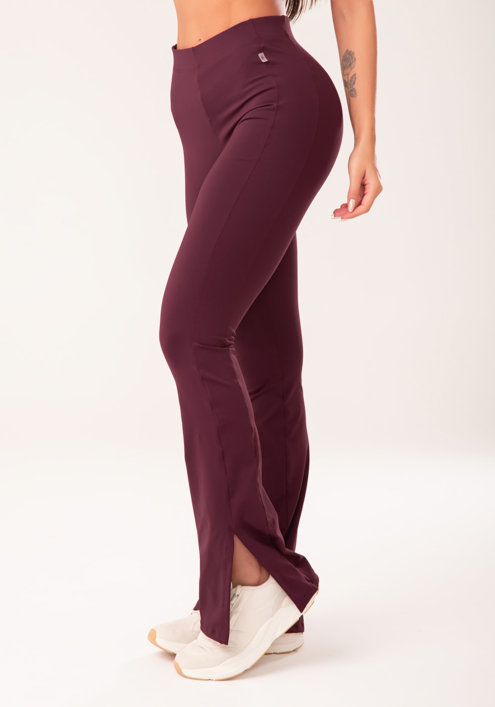Calça flare feminina vinho com fenda harmony