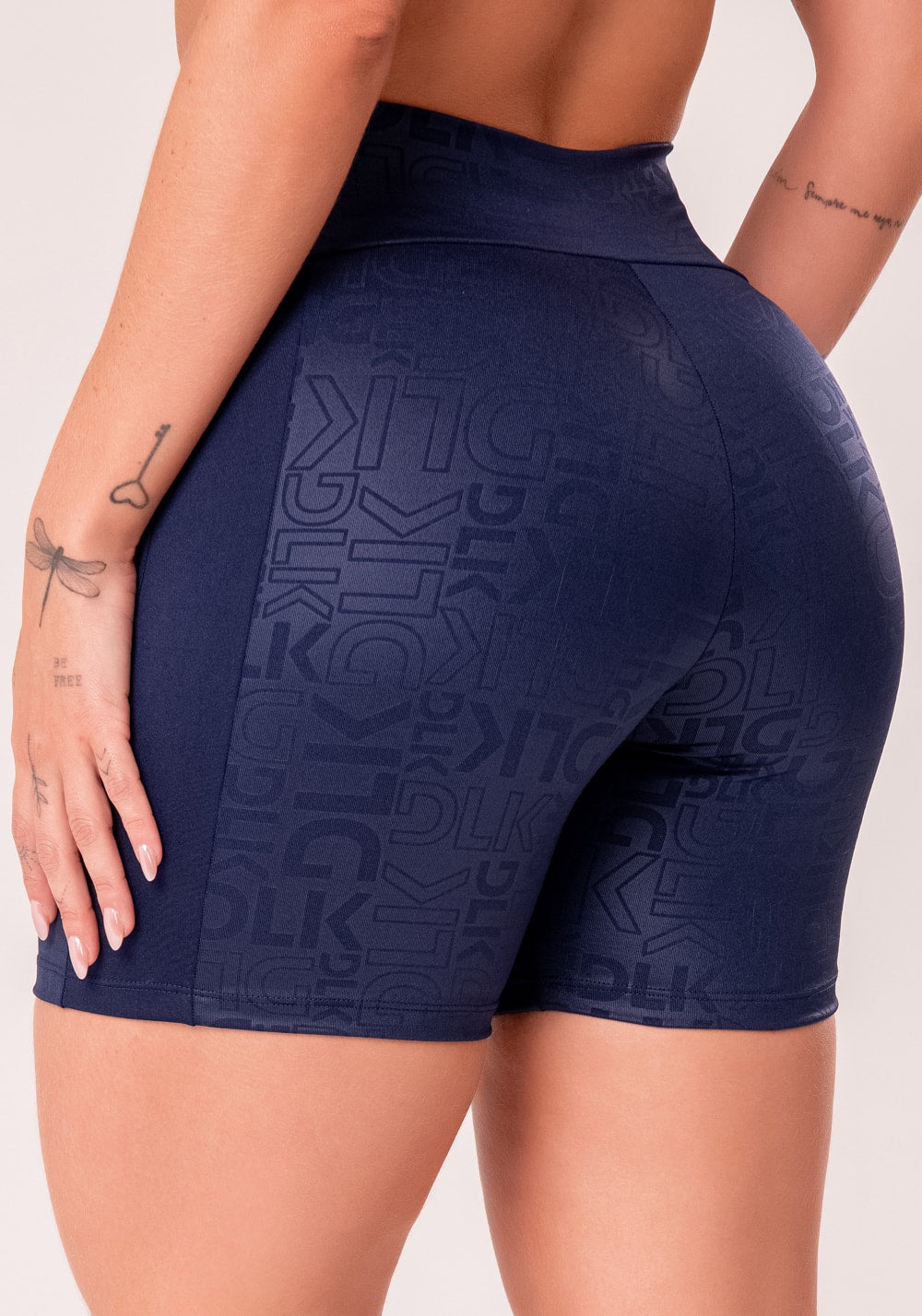 Bermuda fitness feminina azul marinho com recortes logomania reflections