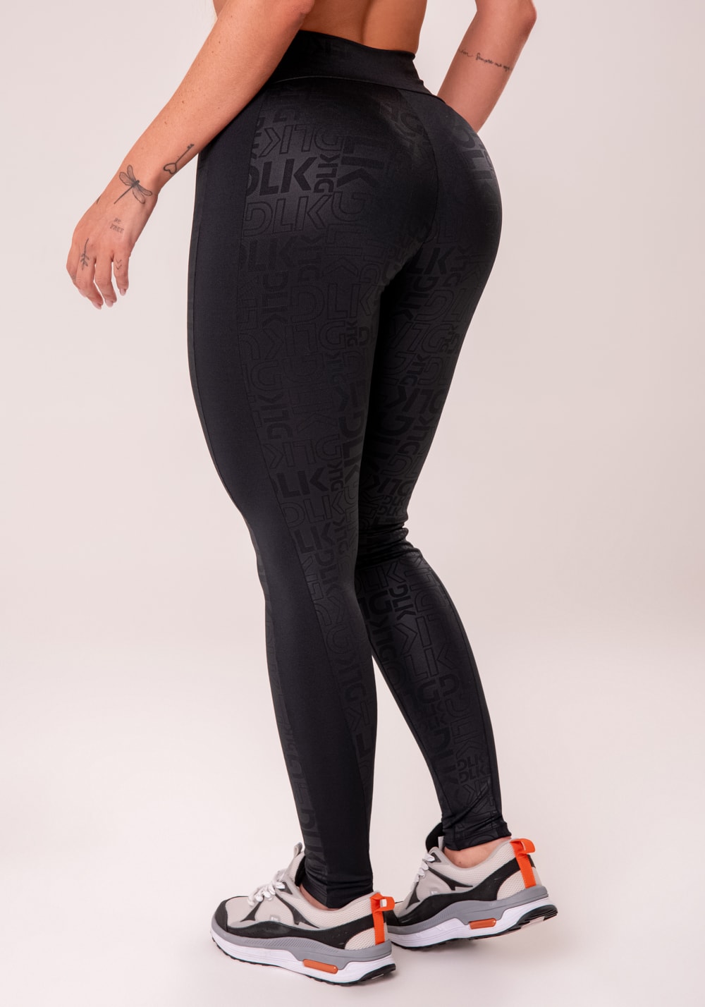Legging fitness feminina preto com recortes logomania reflections