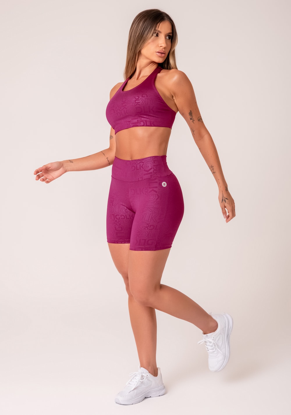 Bermuda fitness feminina vinho logomania reflections