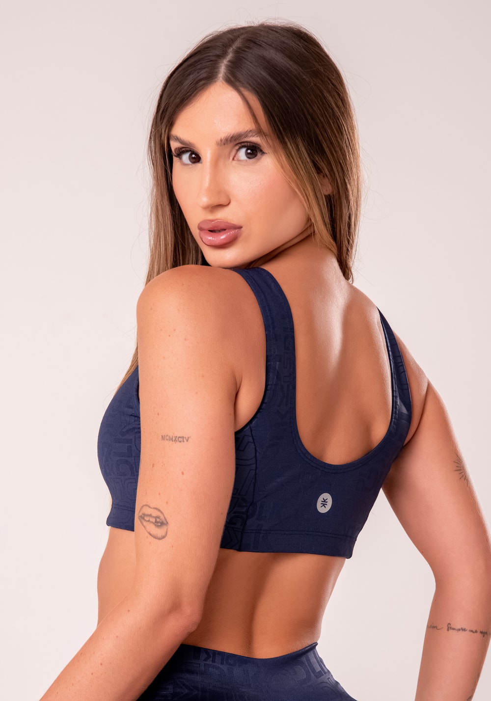 Top fitness feminino azul marinho com decote quadrado logomania reflections