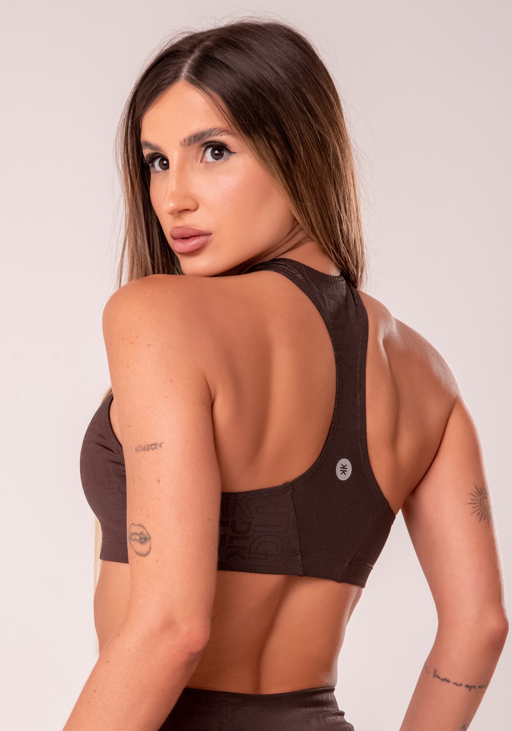 Top fitness feminino nadador marrom logomania reflections