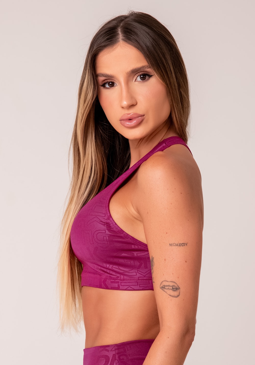 Top fitness feminino nadador vinho logomania reflections