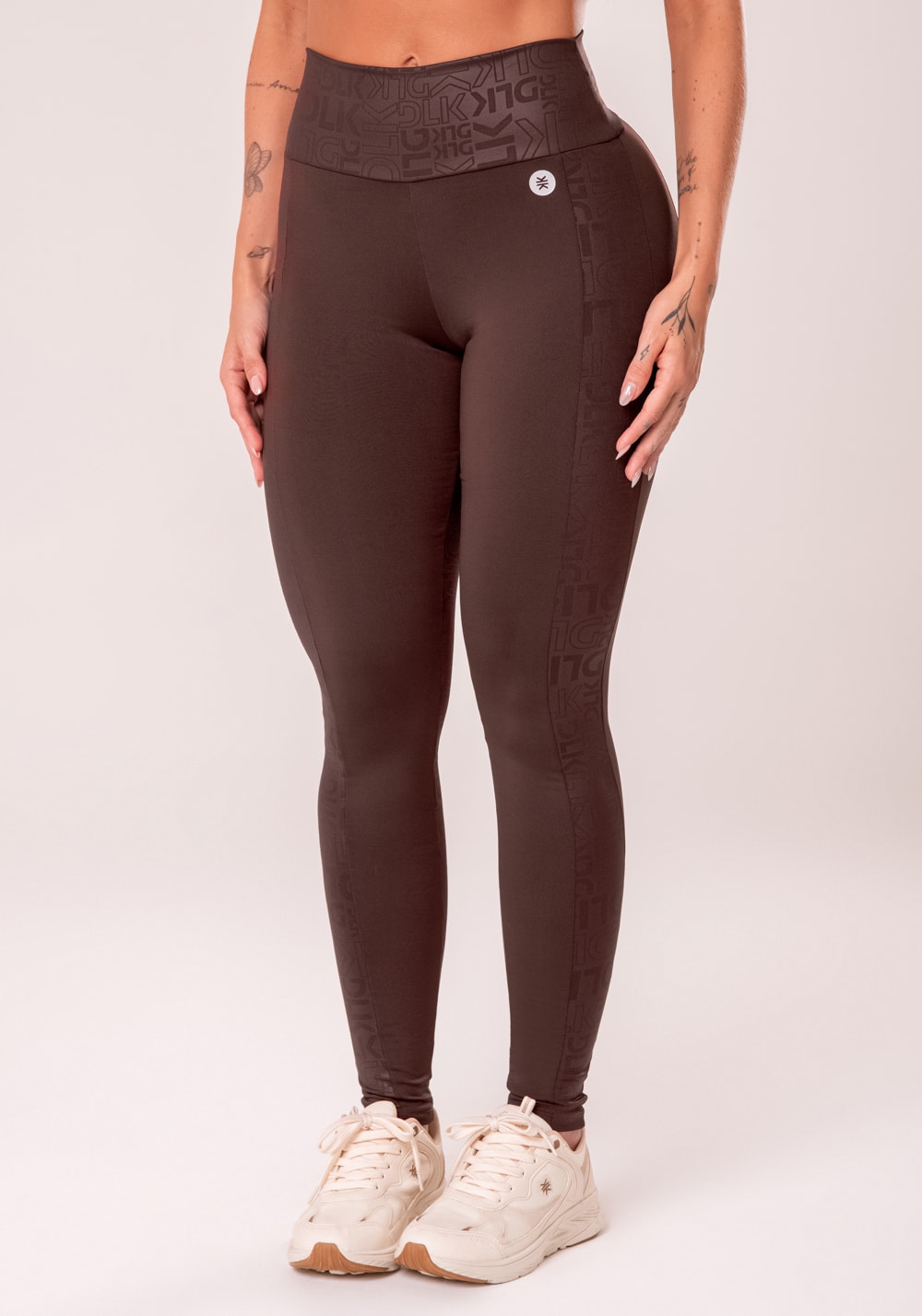 Legging fitness feminina marrom com recortes logomania reflections