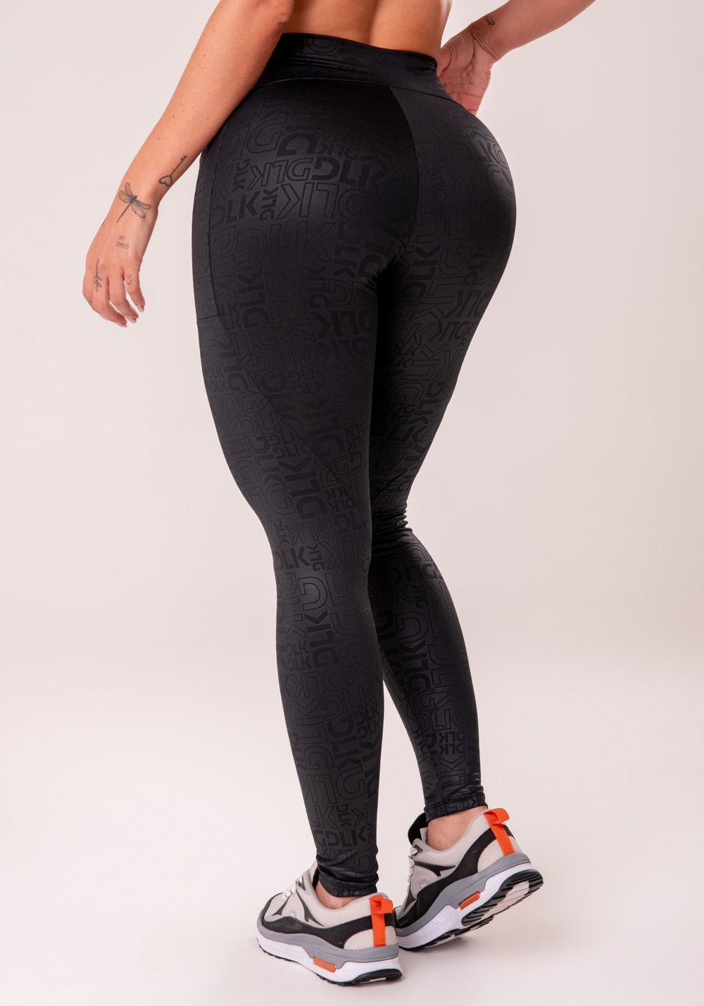 Legging fitness feminina preto com bolsos logomania reflections