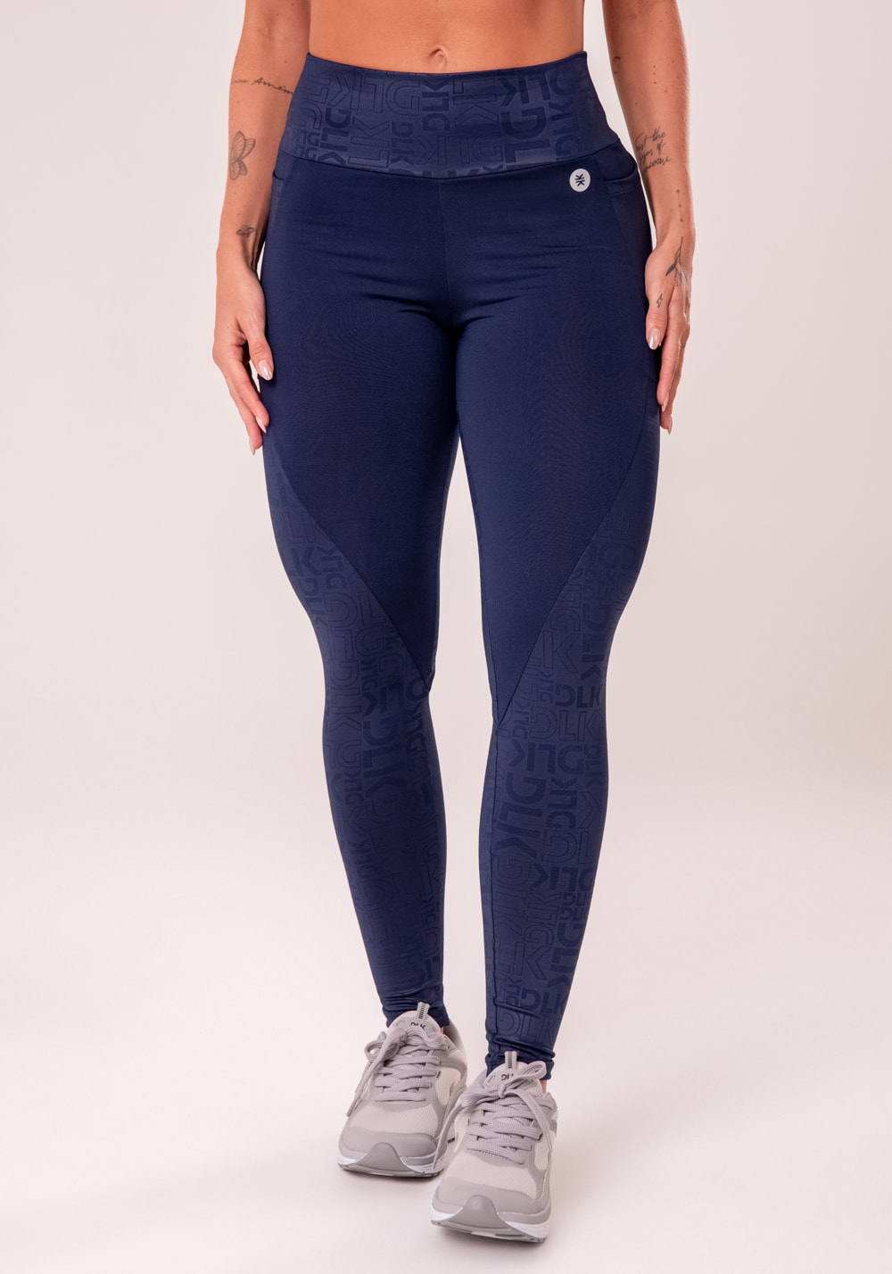 Legging fitness feminina azul marinho com bolsos logomania reflections