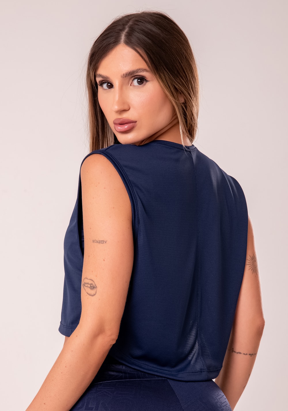 Cropped mullet feminino azul marinho com maxi cava reflections