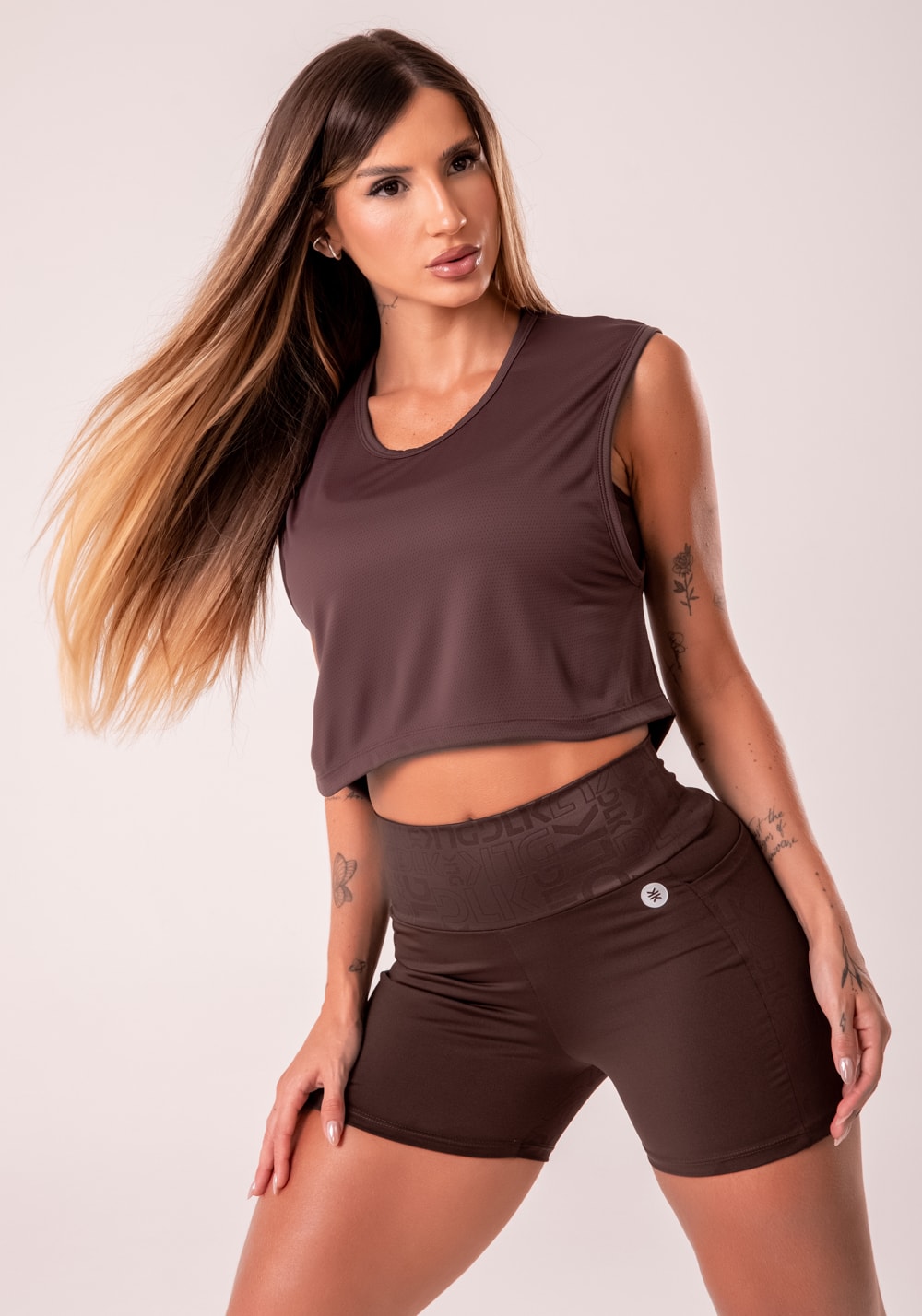 Cropped mullet feminino marrom com maxi cava reflections