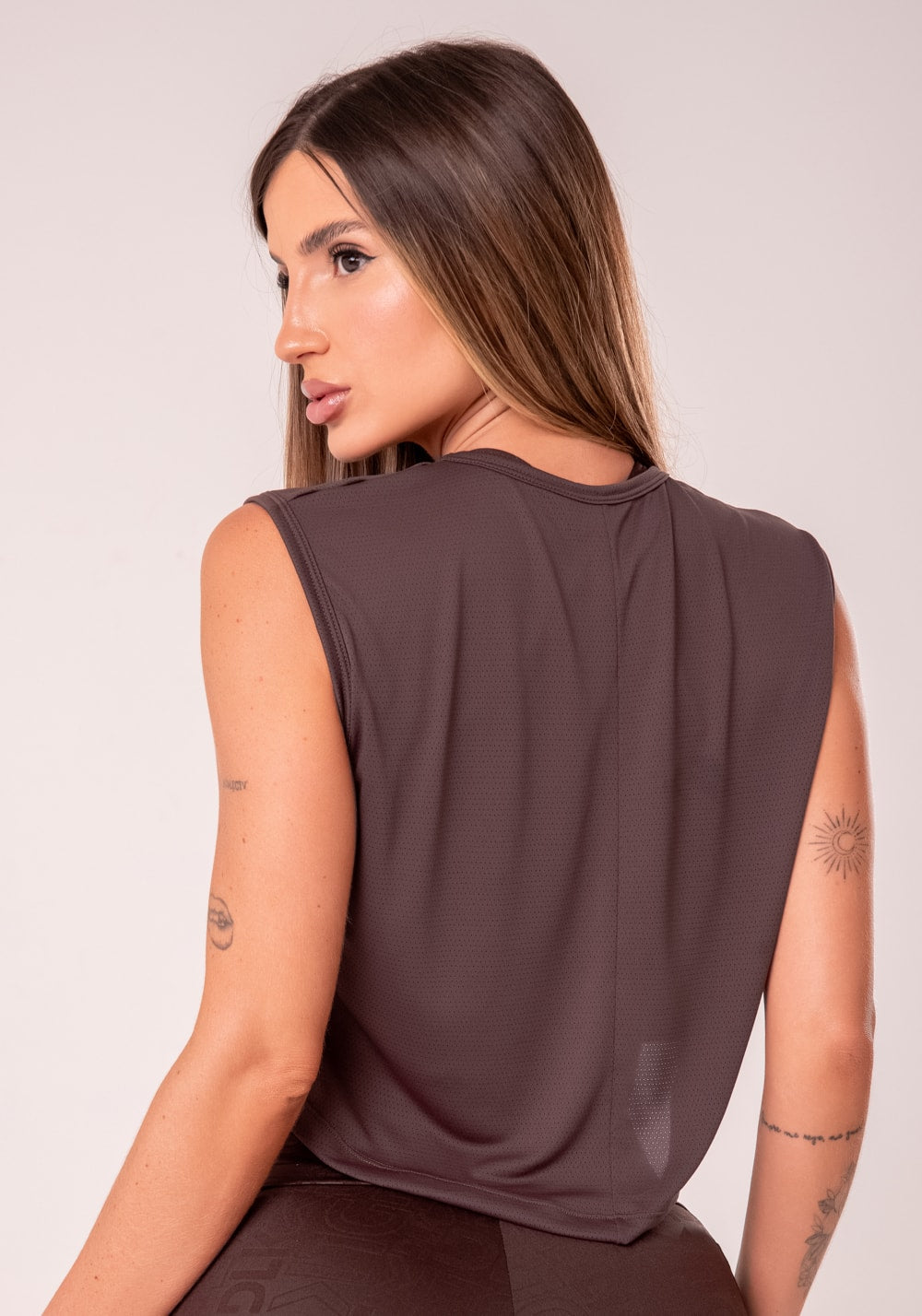 Cropped mullet feminino marrom com maxi cava reflections