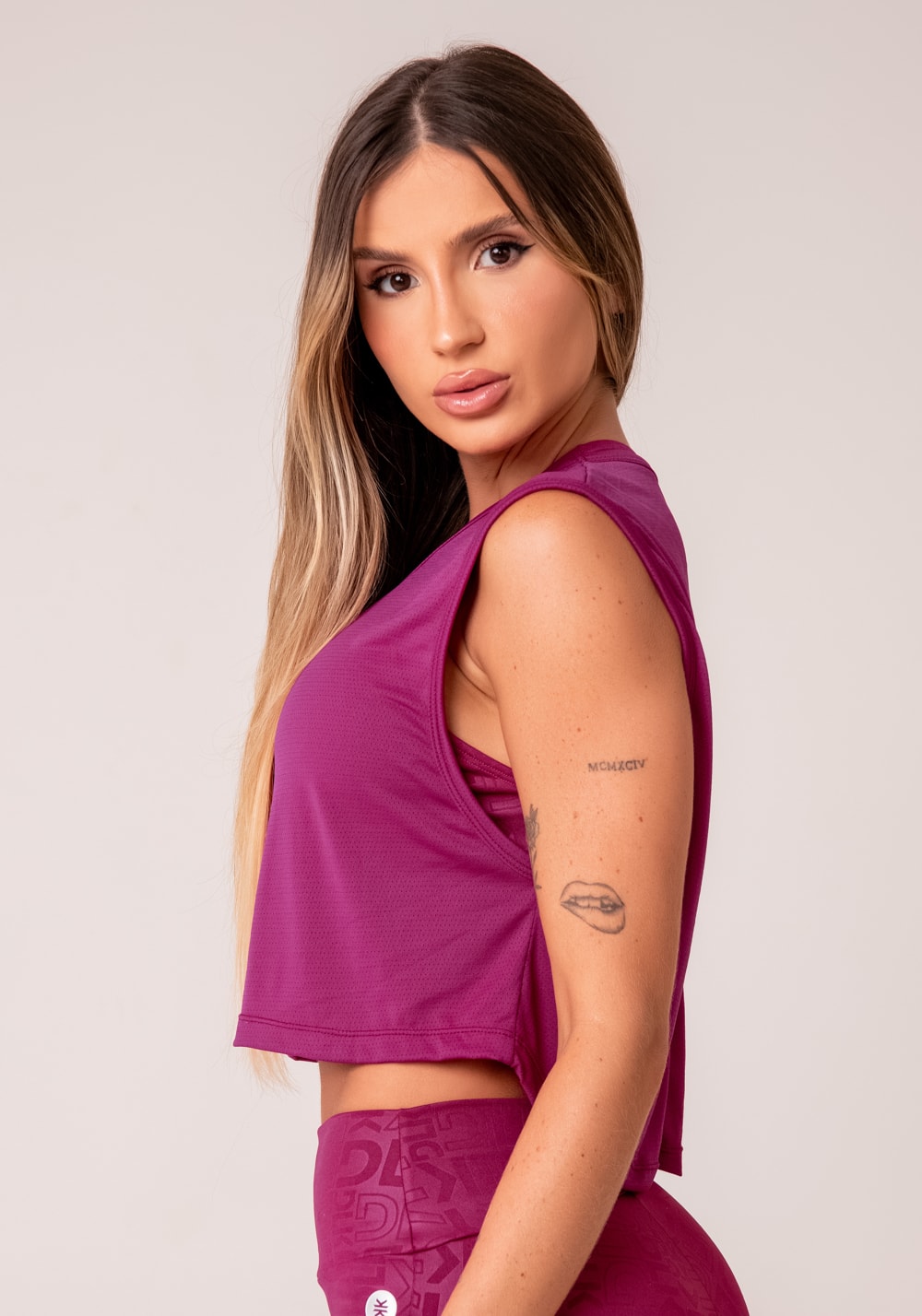Cropped mullet feminino vinho com maxi cava reflections