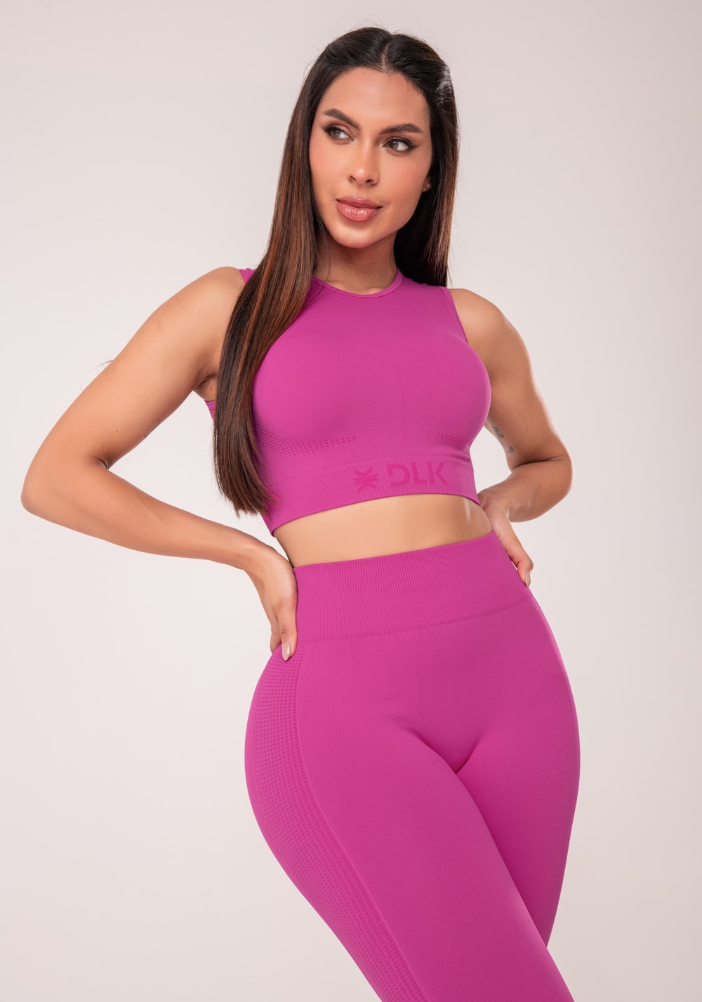 Top fitness feminino fúcsia texturizado com detalhe vazado seamless+