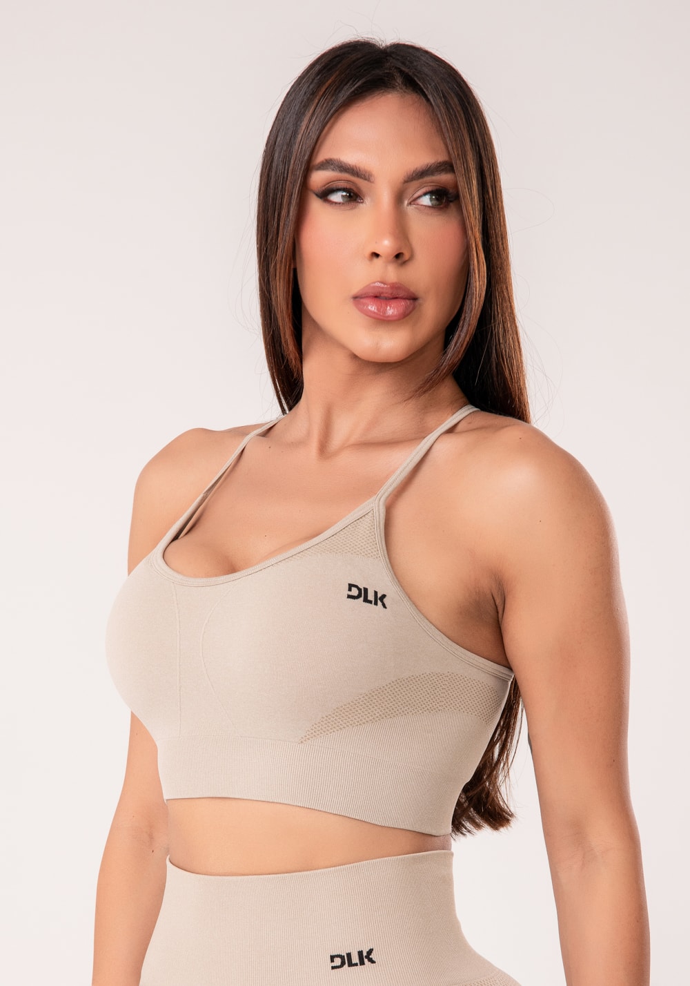 Top fitness feminino areia com bojo e alças cruzadas reguláveis seamless+