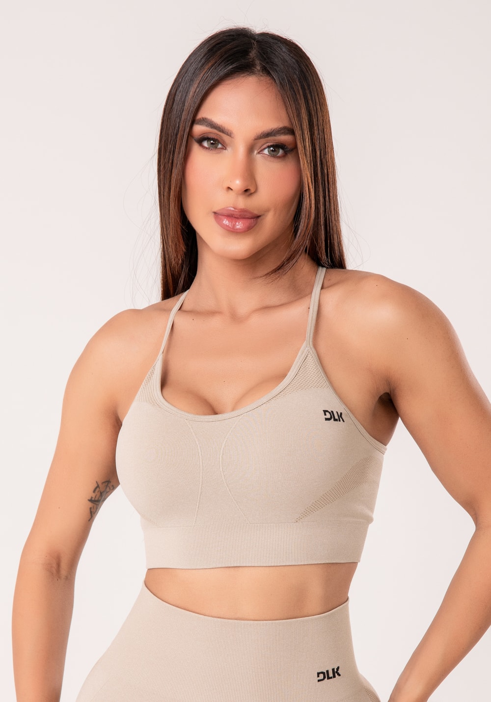 Top fitness feminino areia com bojo e alças cruzadas reguláveis seamless+