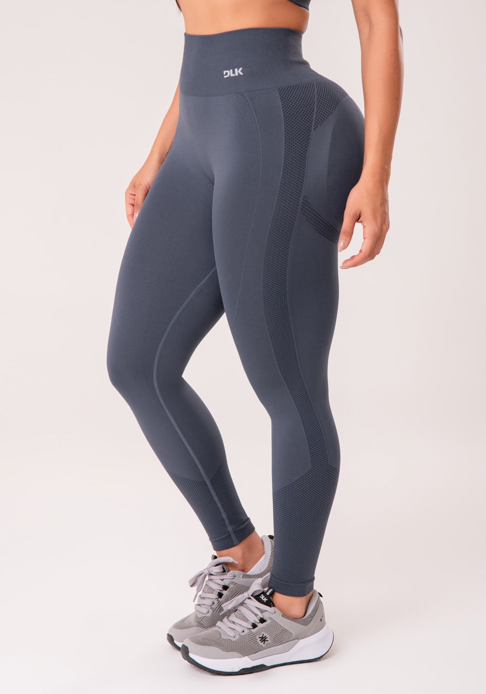 Legging fitness feminina cinza chumbo com detalhe texturizado e modela bumbum seamless+