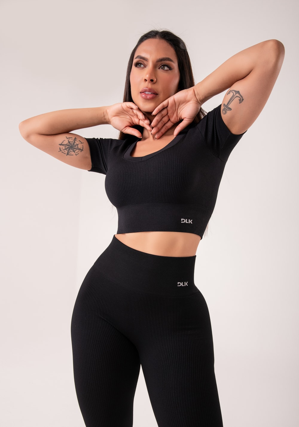 Cropped feminino preto canelado seamless+