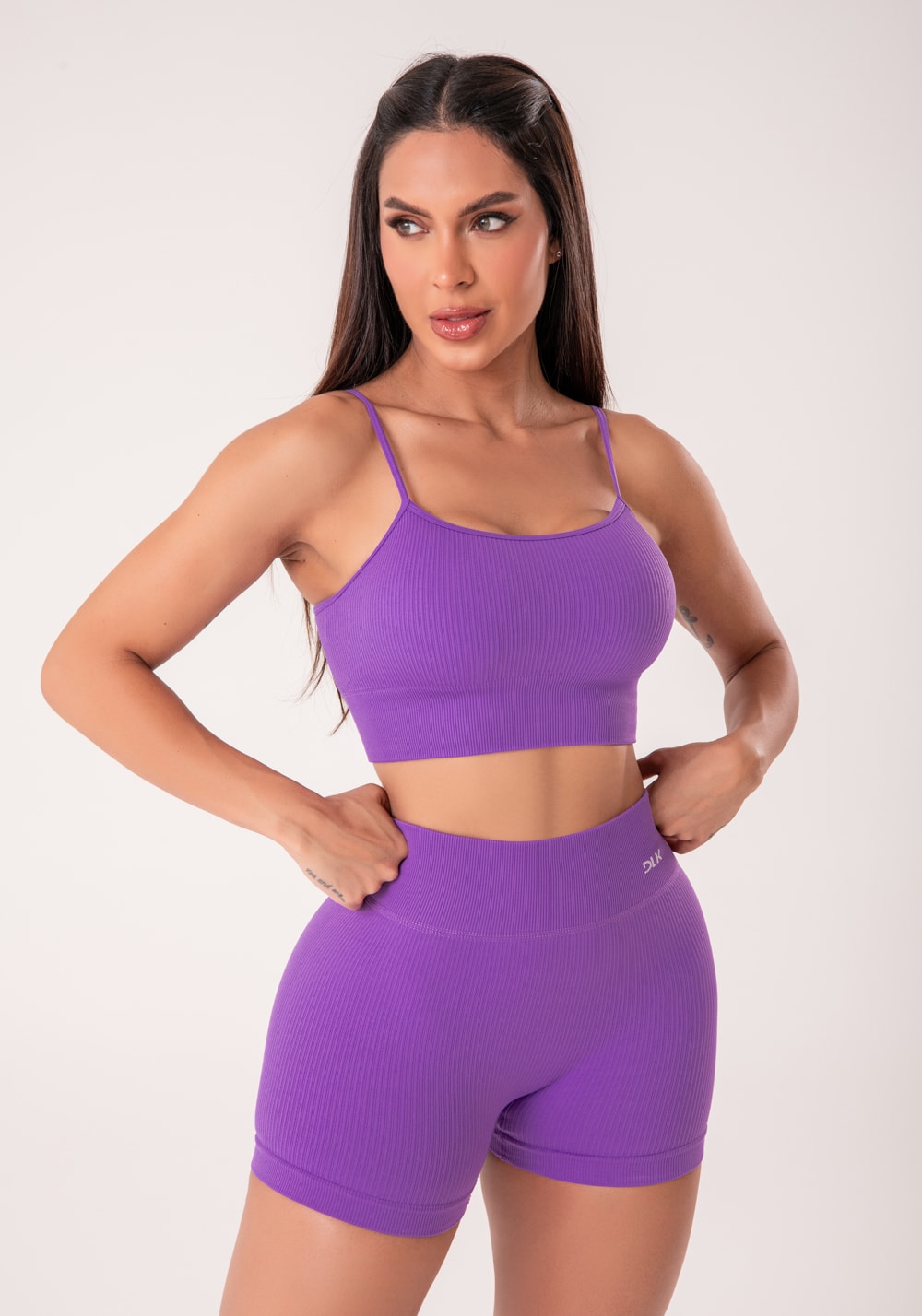 Top fitness feminino roxo lavanda canelado com bojo e alças reguláveis seamless+