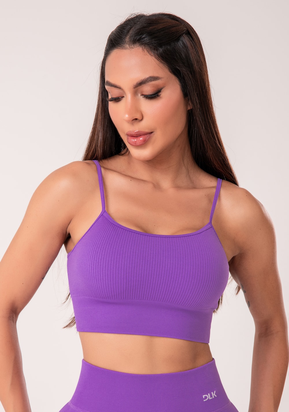 Top fitness feminino roxo lavanda canelado com bojo e alças reguláveis seamless+