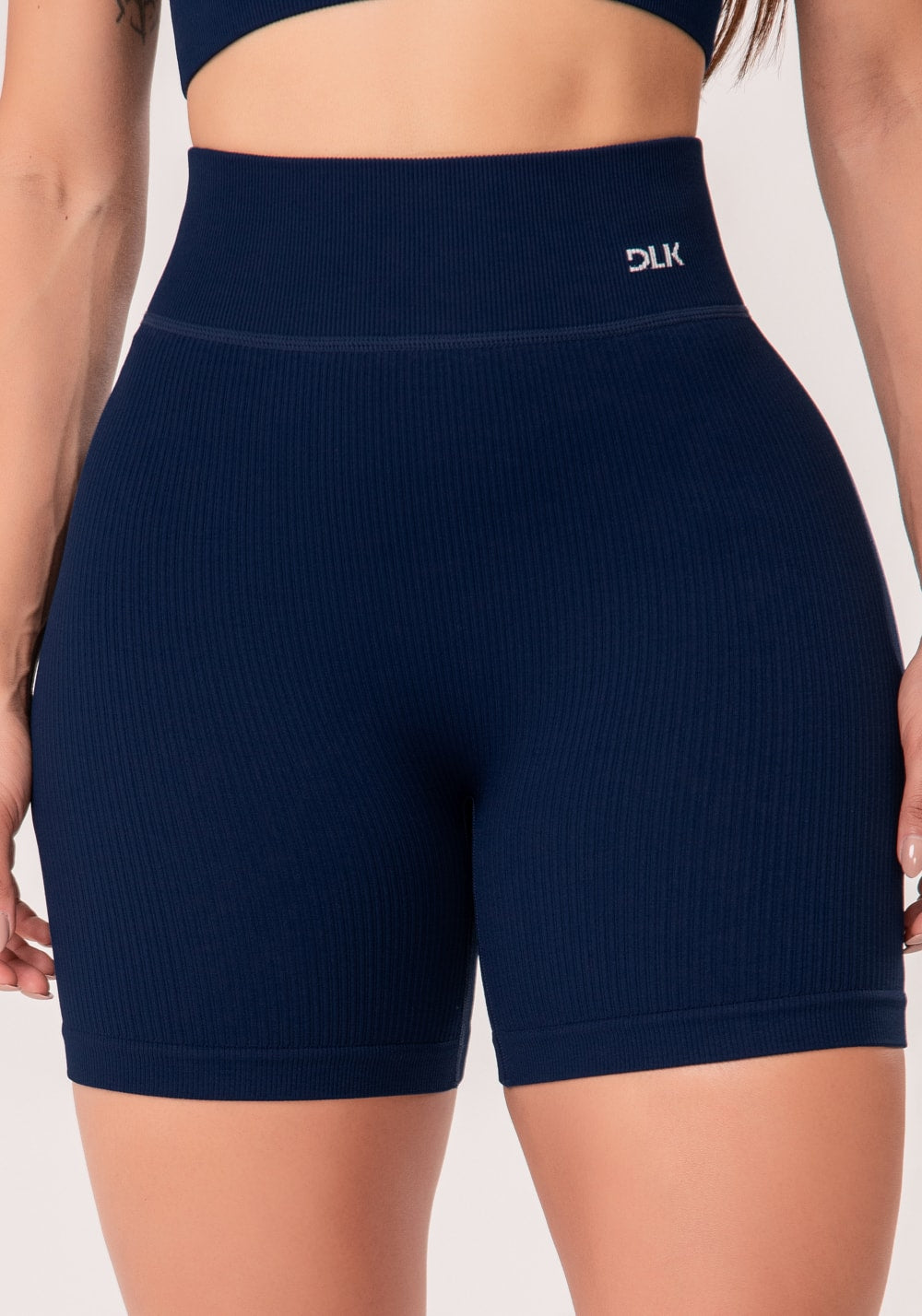 Bermuda fitness feminina azul marinho canelada com cós alto seamless+
