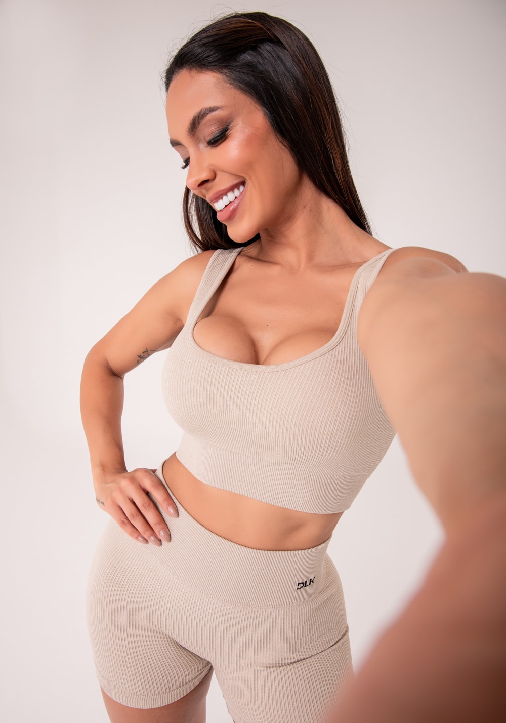 Top fitness feminino areia canelado com bojo seamless+