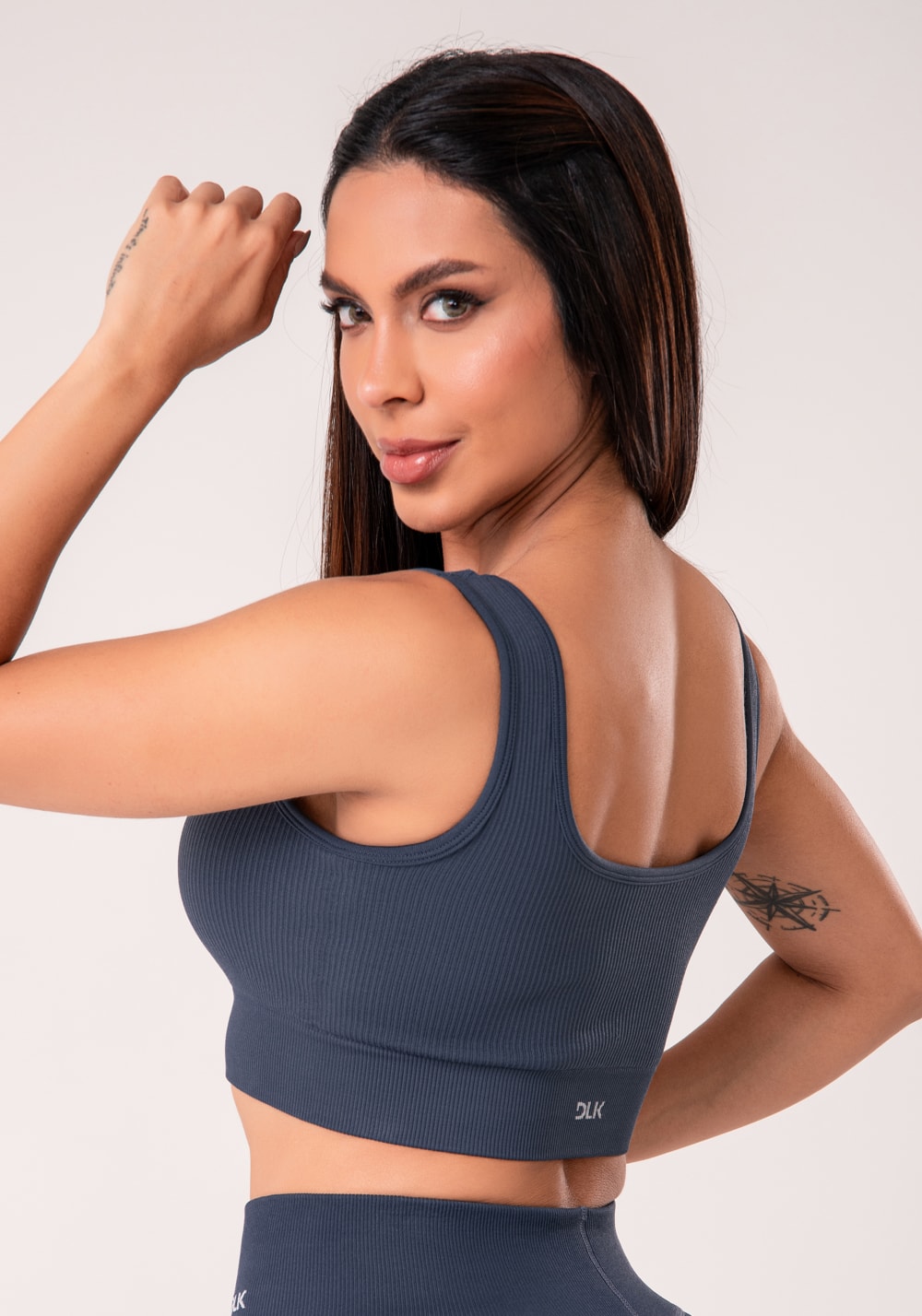 Top fitness feminino cinza chumbo canelado com bojo seamless+
