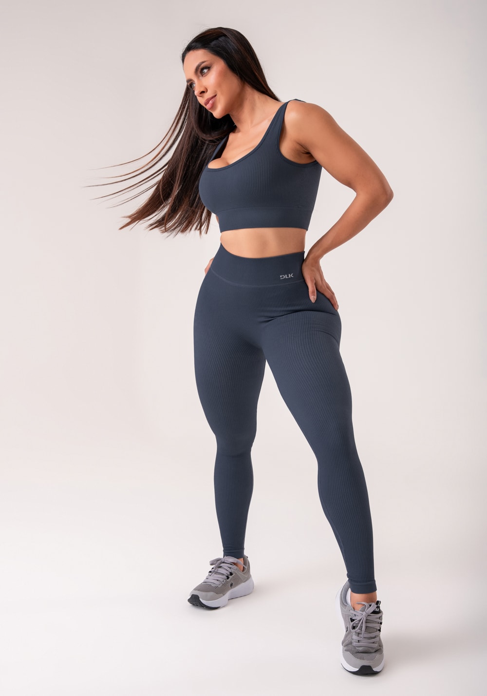 Legging fitness feminina cinza chumbo canelada com cós alto seamless+