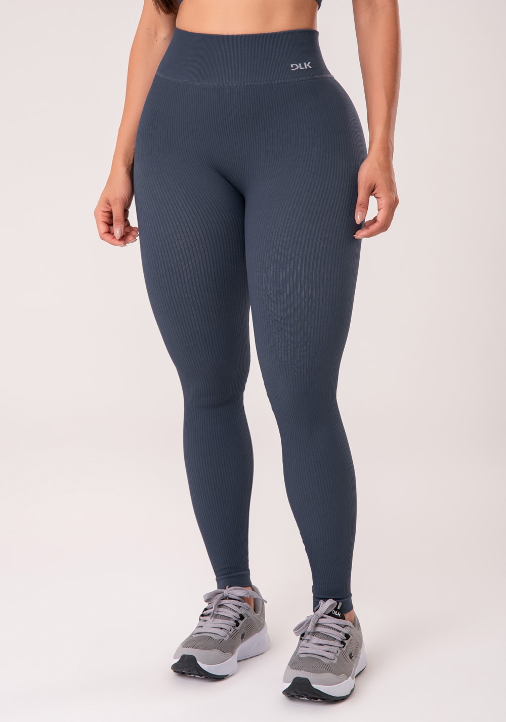 Legging fitness feminina cinza chumbo canelada com cós alto seamless+