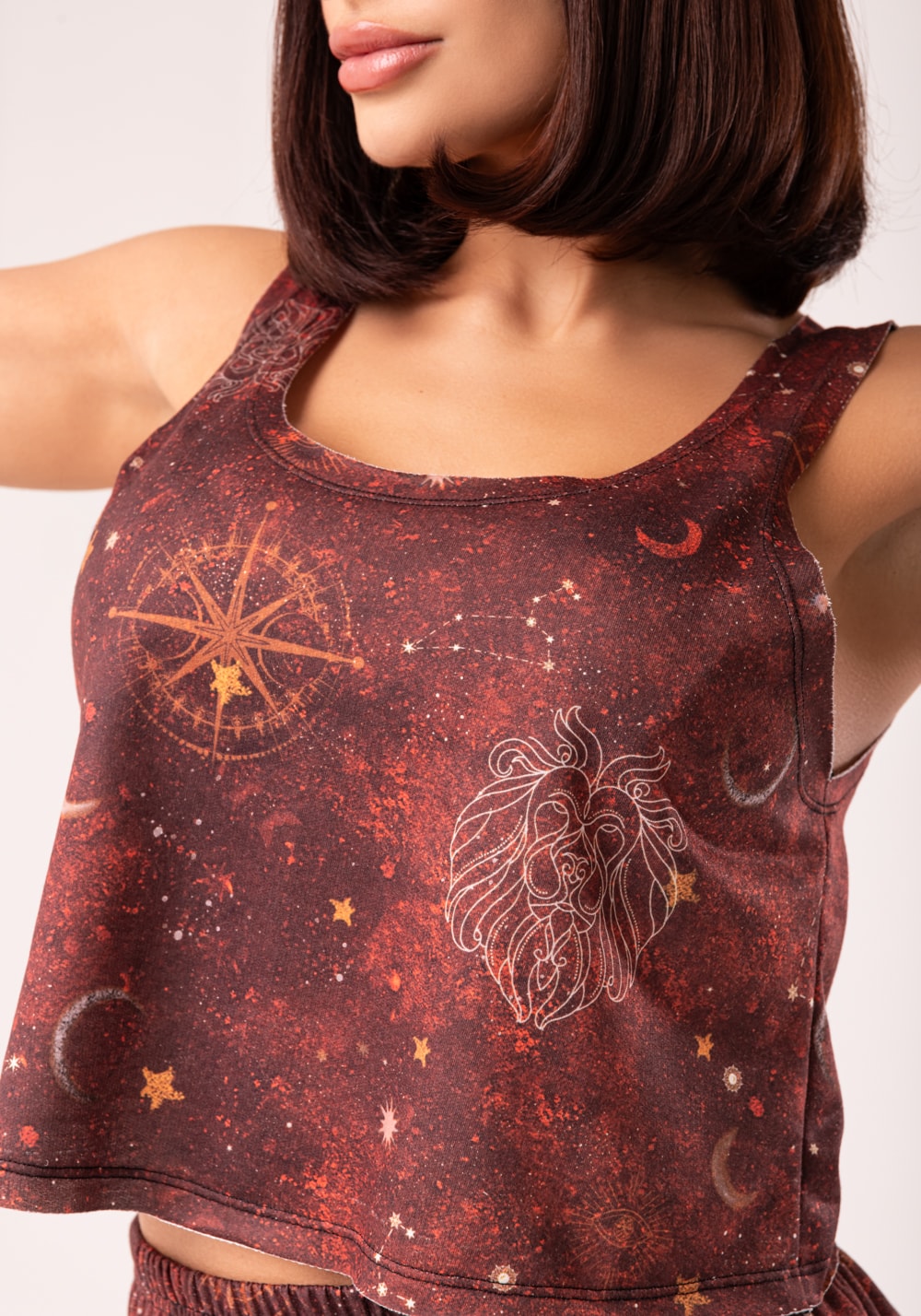 Cropped feminino moletinho estampado signo leão