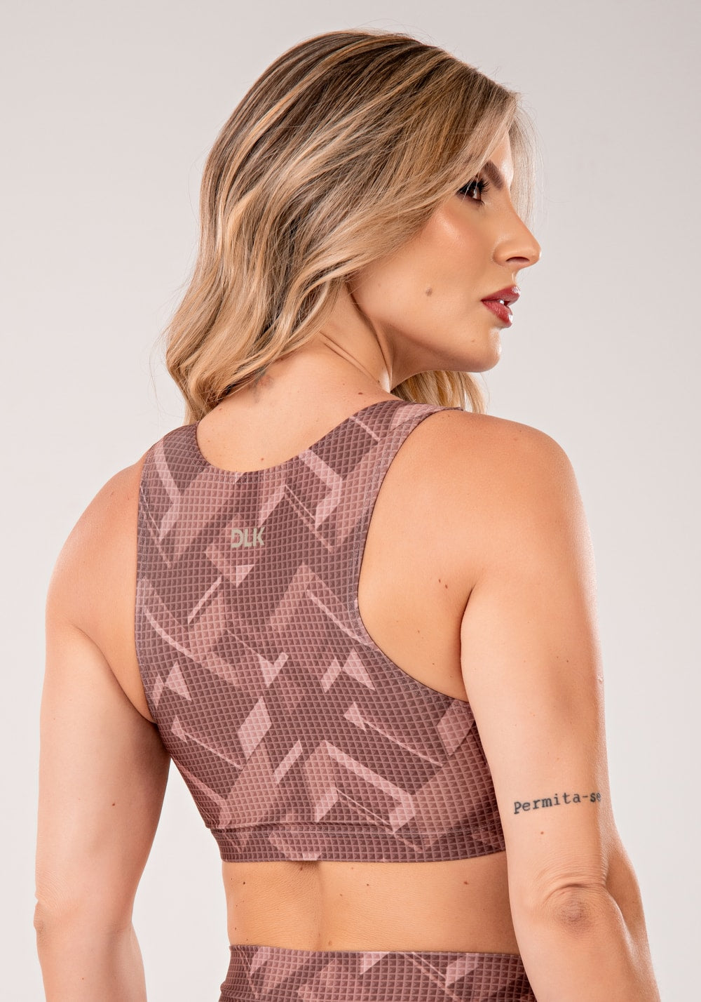 Top fitness feminino estampado brave marrom printed mousse