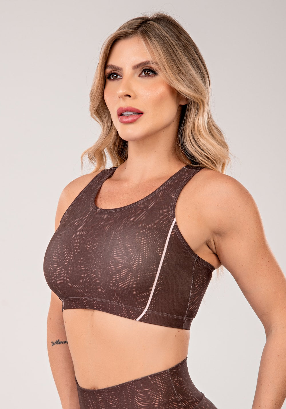 Top fitness feminino nadador estampado energy marrom printed mousse