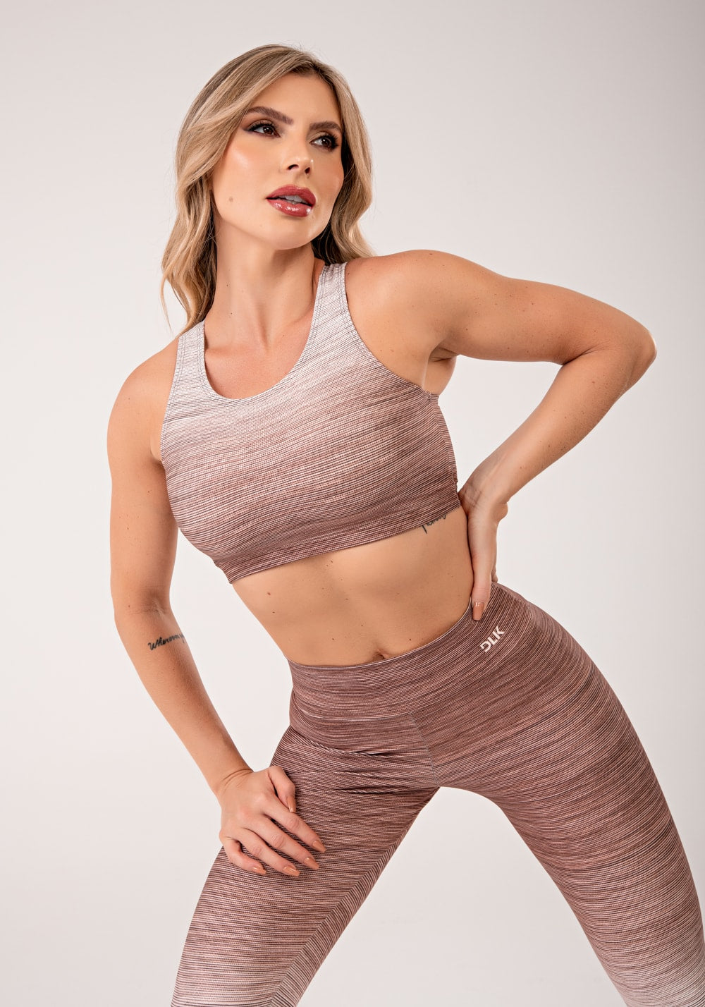 Top fitness feminino nadador estampado melange degradê marrom printed mousse