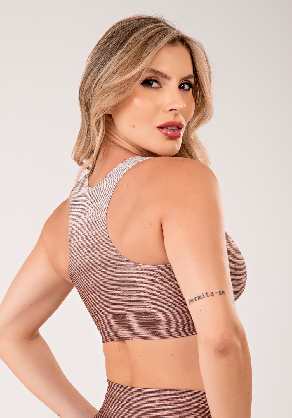 Top fitness feminino nadador estampado melange degradê marrom printed mousse