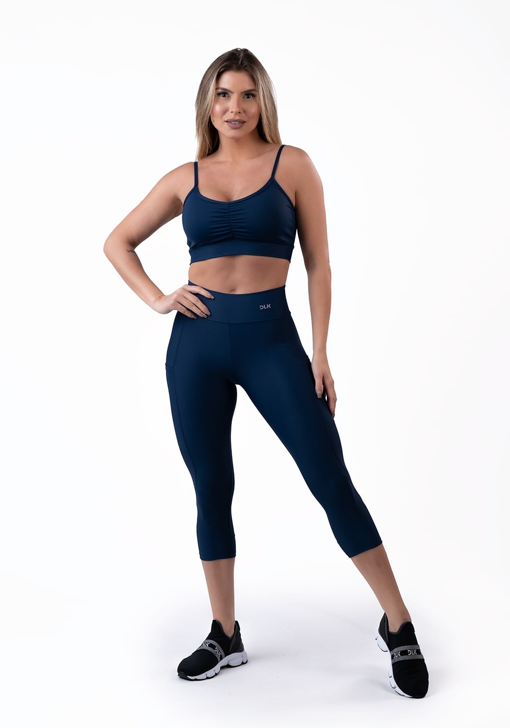 Calça corsário azul marinho com bolso básica