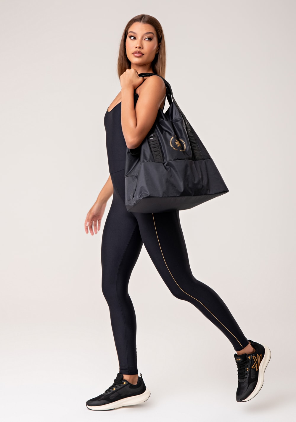 Bolsa sacola feminina preto com dourado