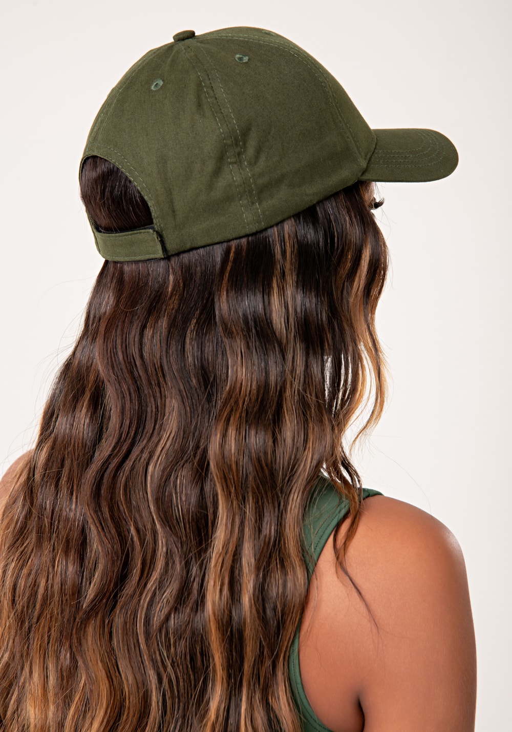 Boné bordado verde com cobre