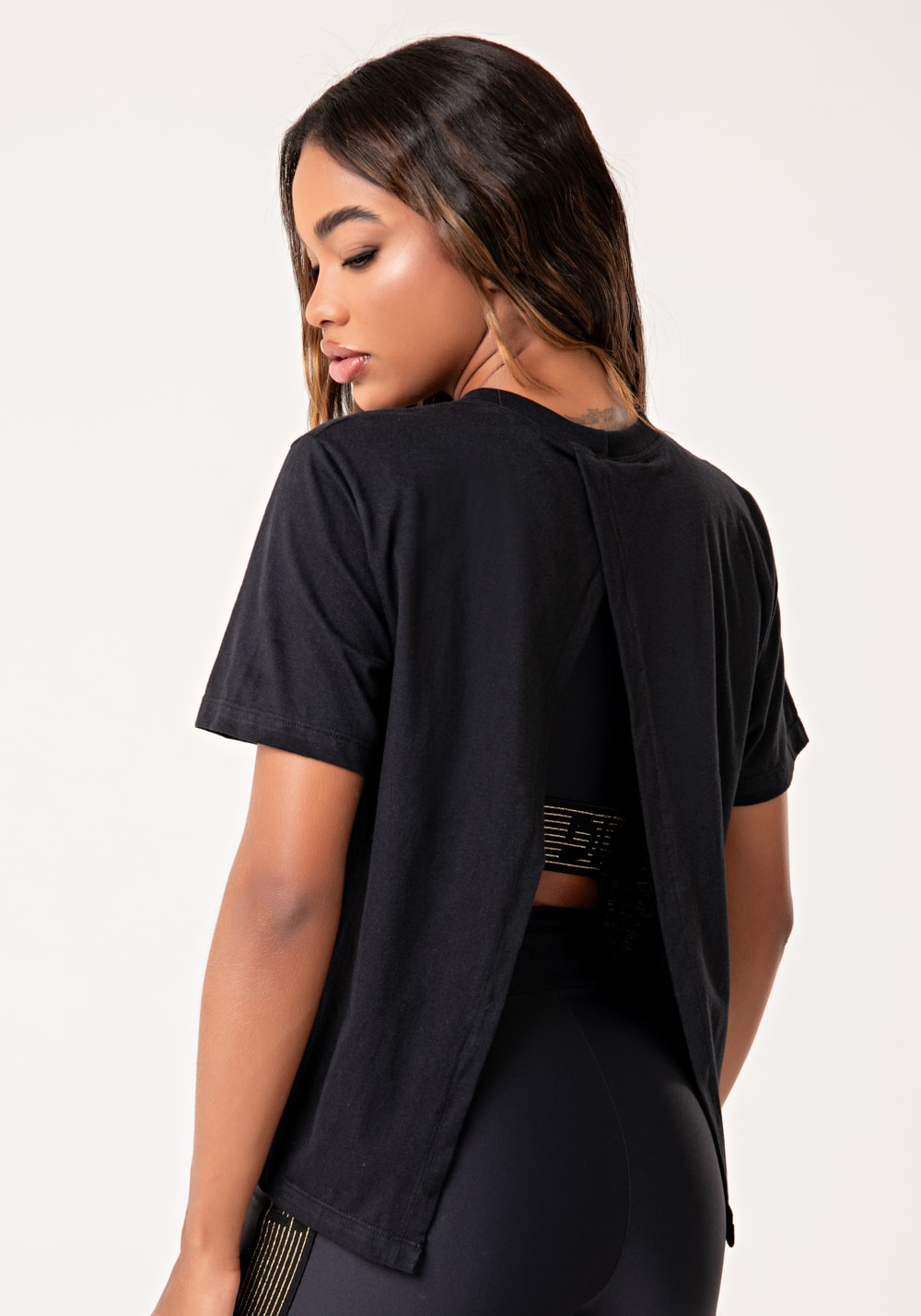 Blusa feminina de algodão preto com abertura nas costas lush