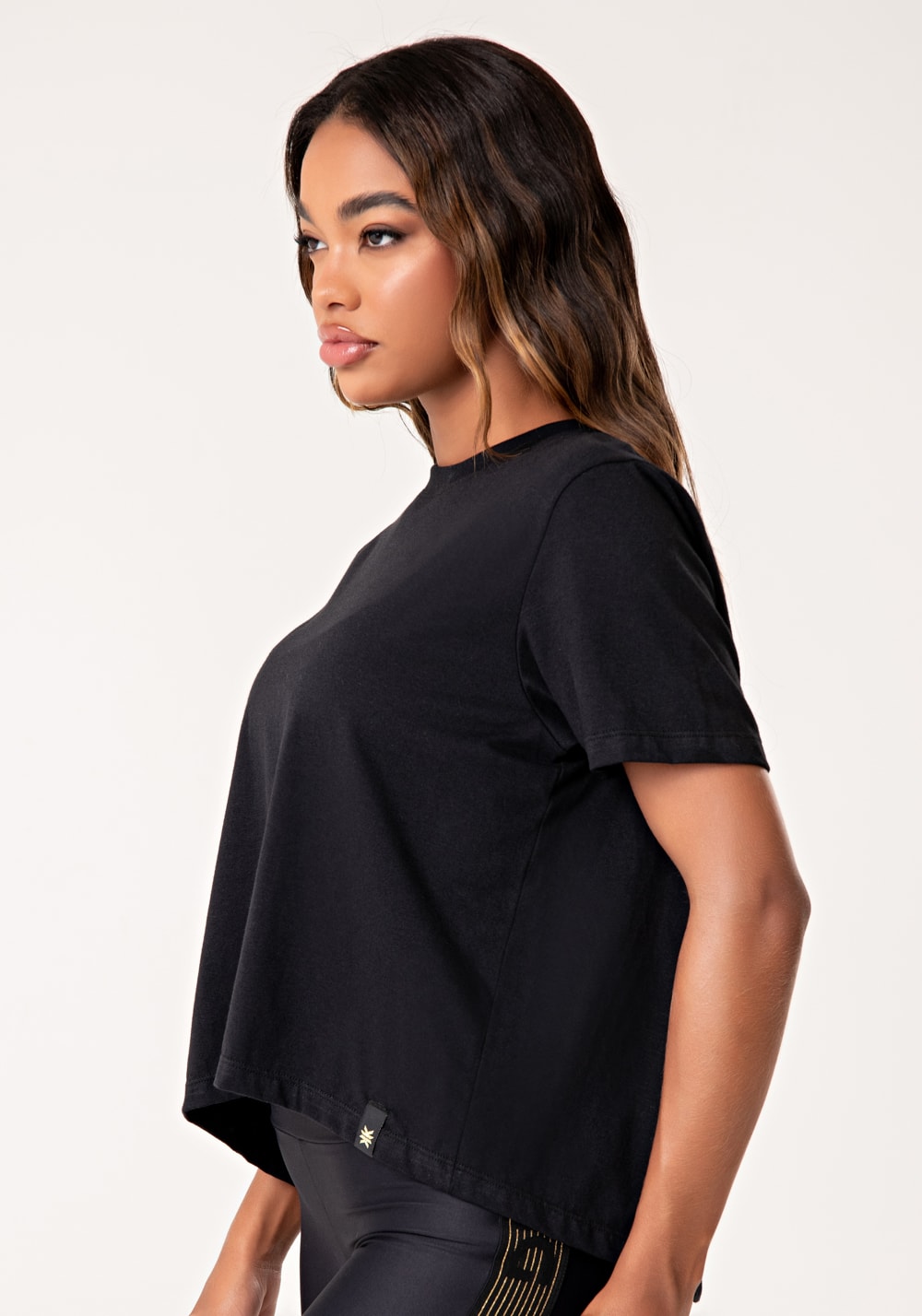 Blusa feminina de algodão preto com abertura nas costas lush