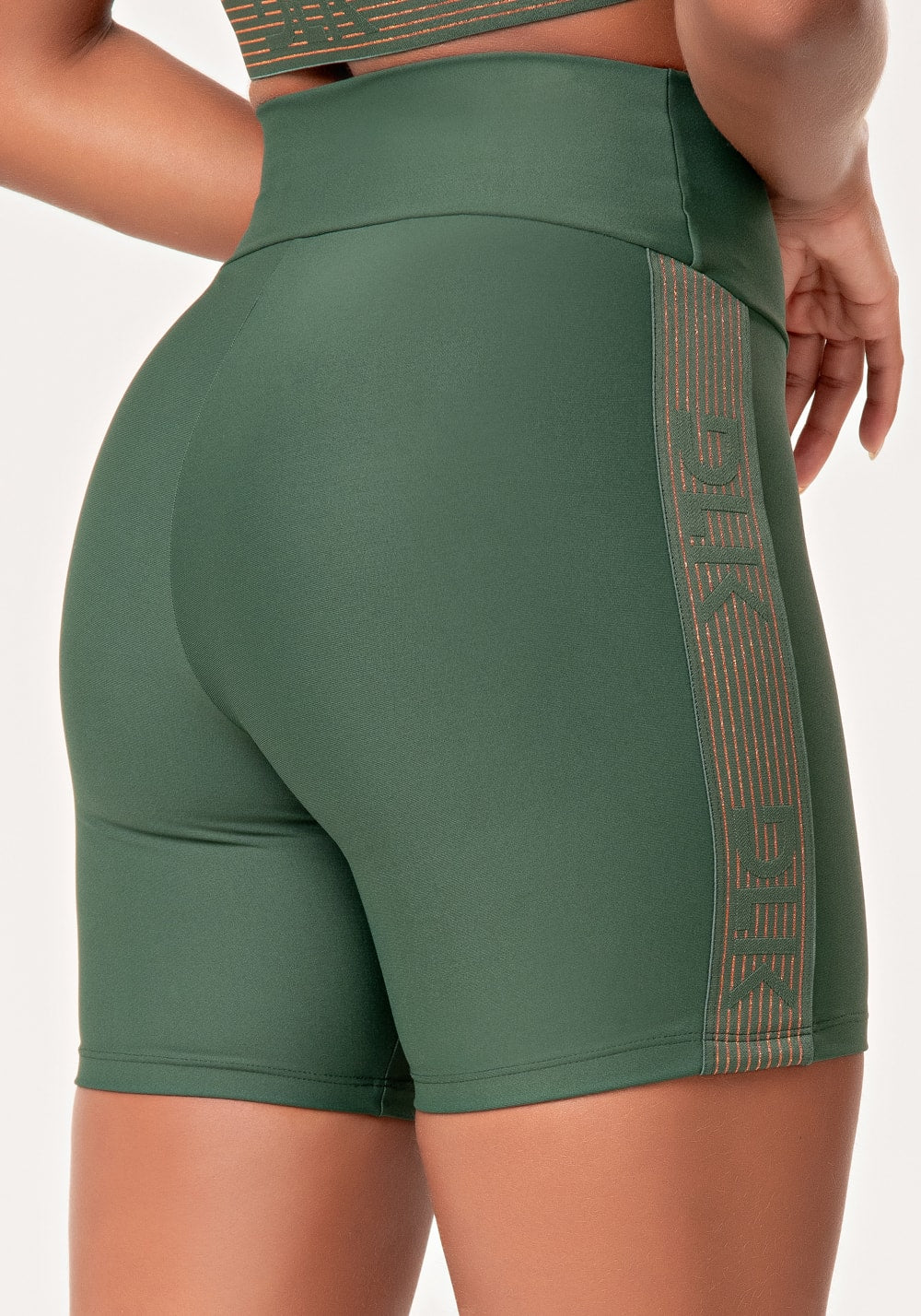 Bermuda fitness feminina verde com elástico lateral lurex lush