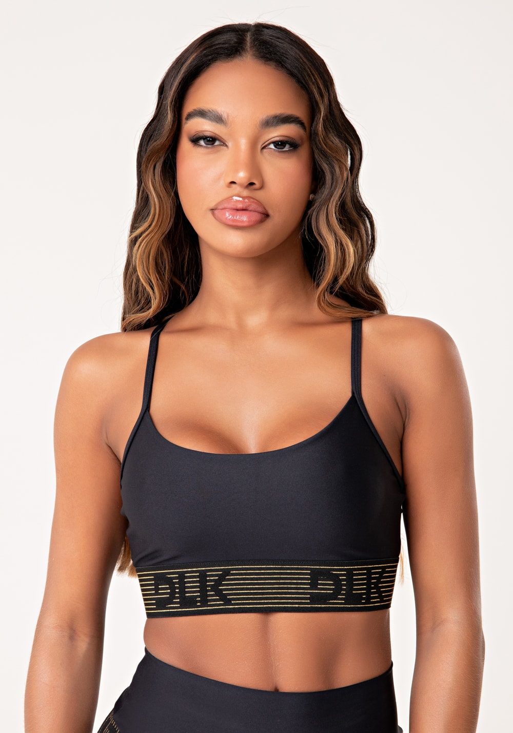 Top fitness feminino preto com bojo e elástico lurex lush