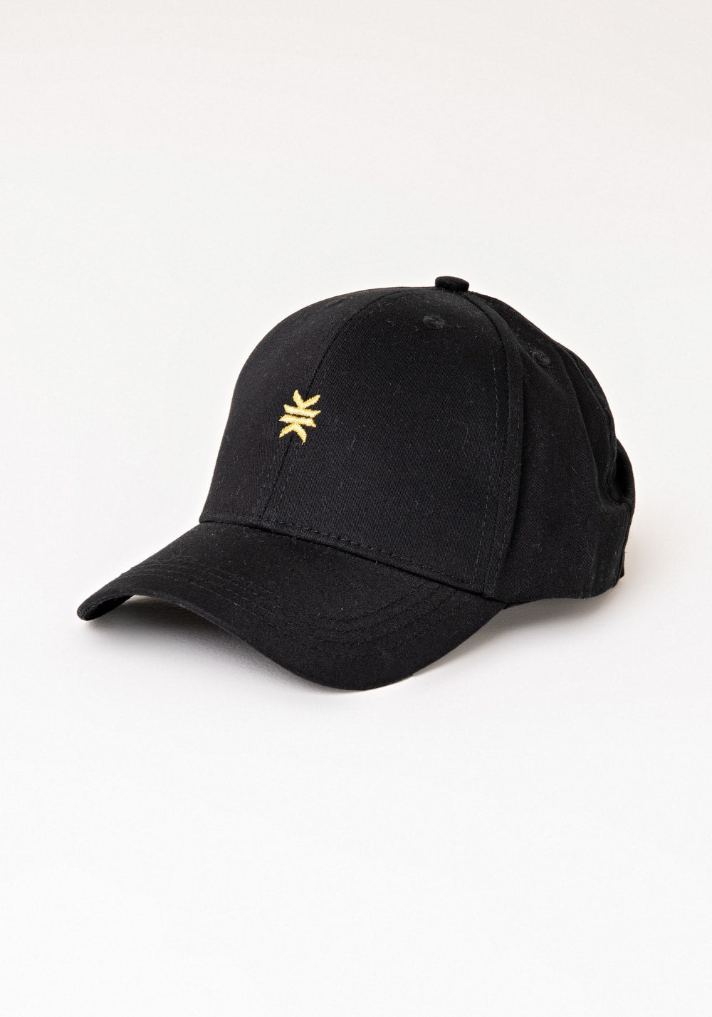 Boné bordado preto com dourado