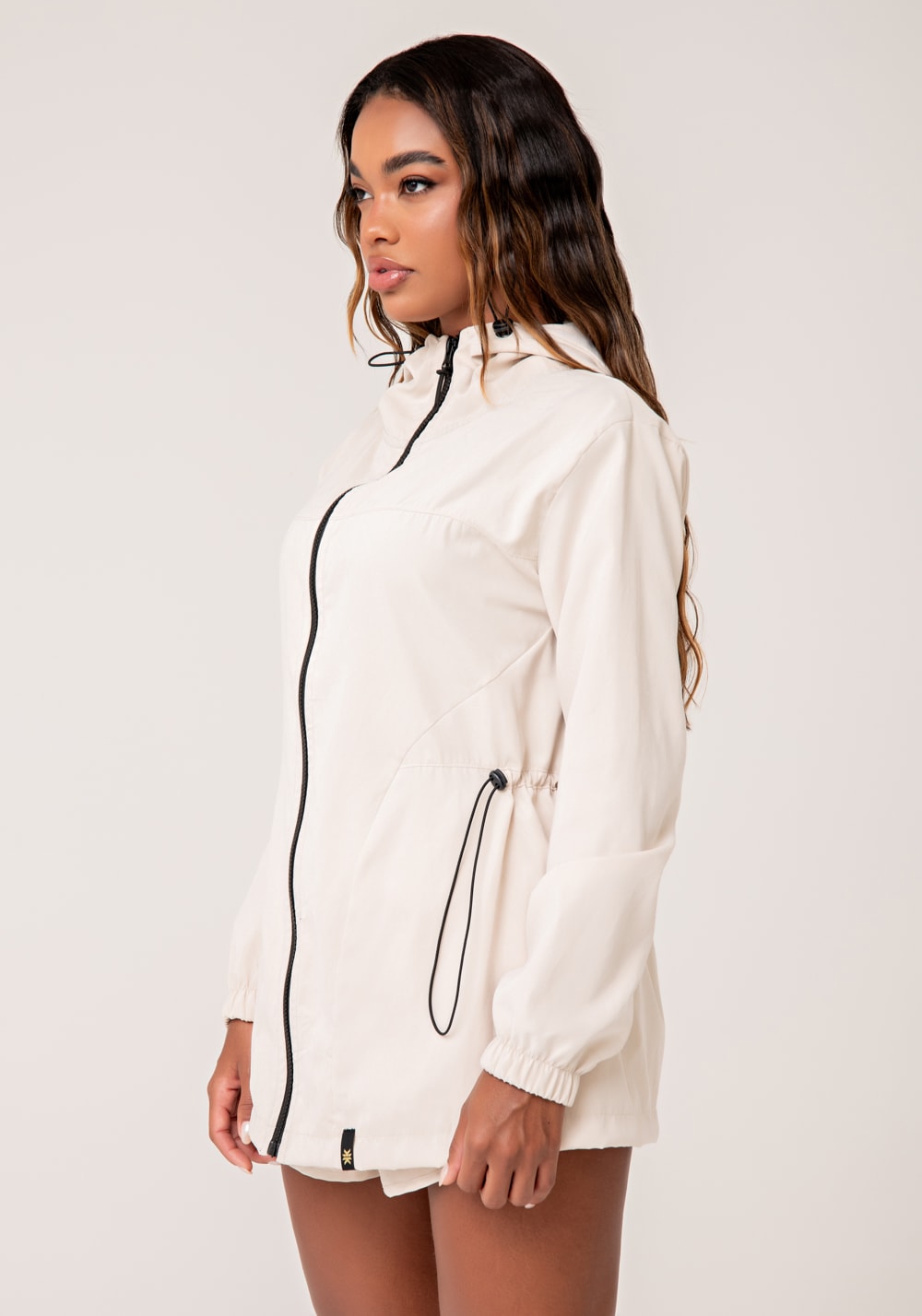 Parka feminina off white com capuz lush