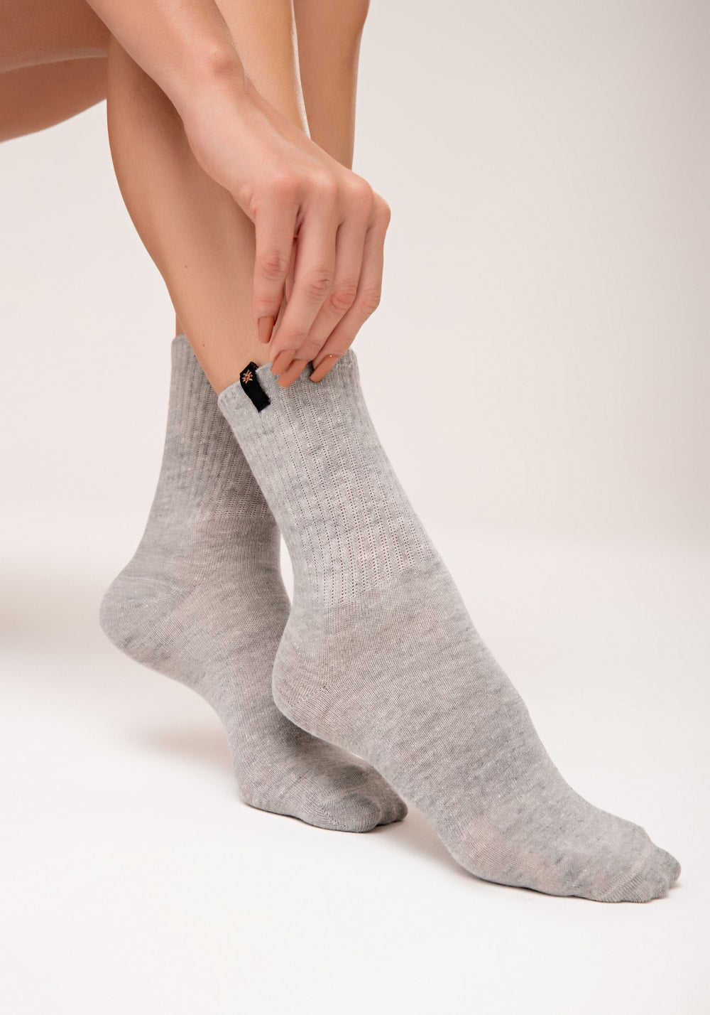 Meia cano médio feminina cinza lush