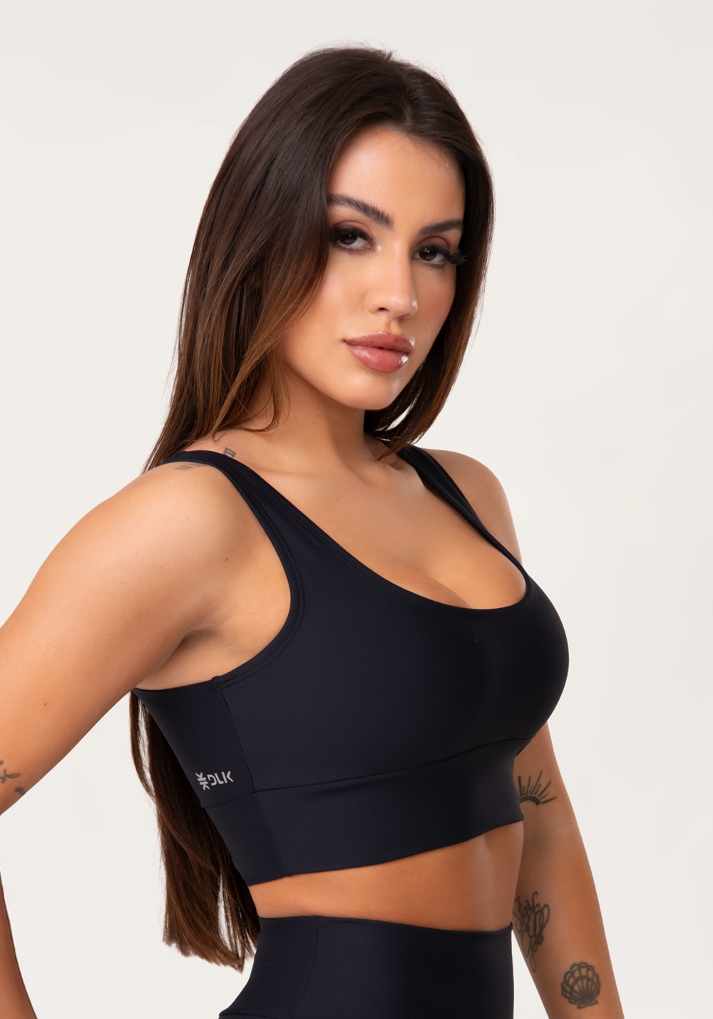 Top fitness feminino preto com alça larga aura