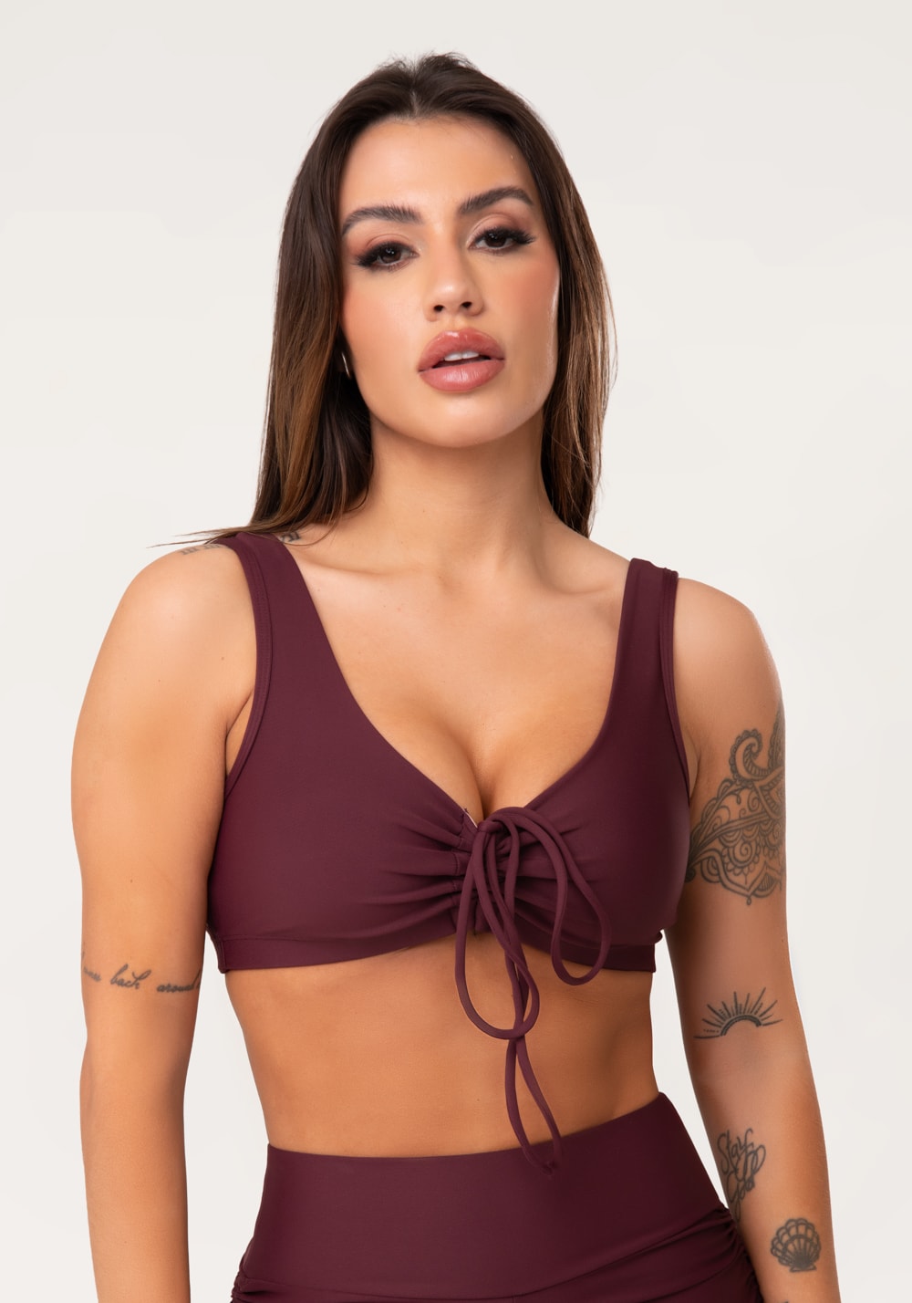 Top fitness feminino vinho com franzido e amarração aura