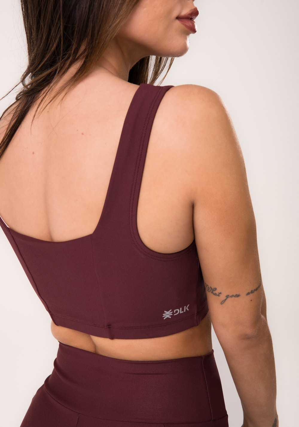 Top fitness feminino vinho decote reto com recortes aura