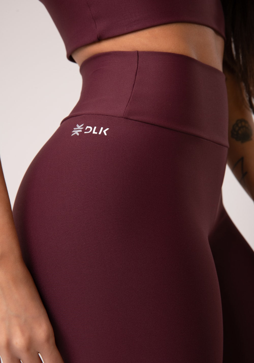 Bermuda fitness feminina vinho aura