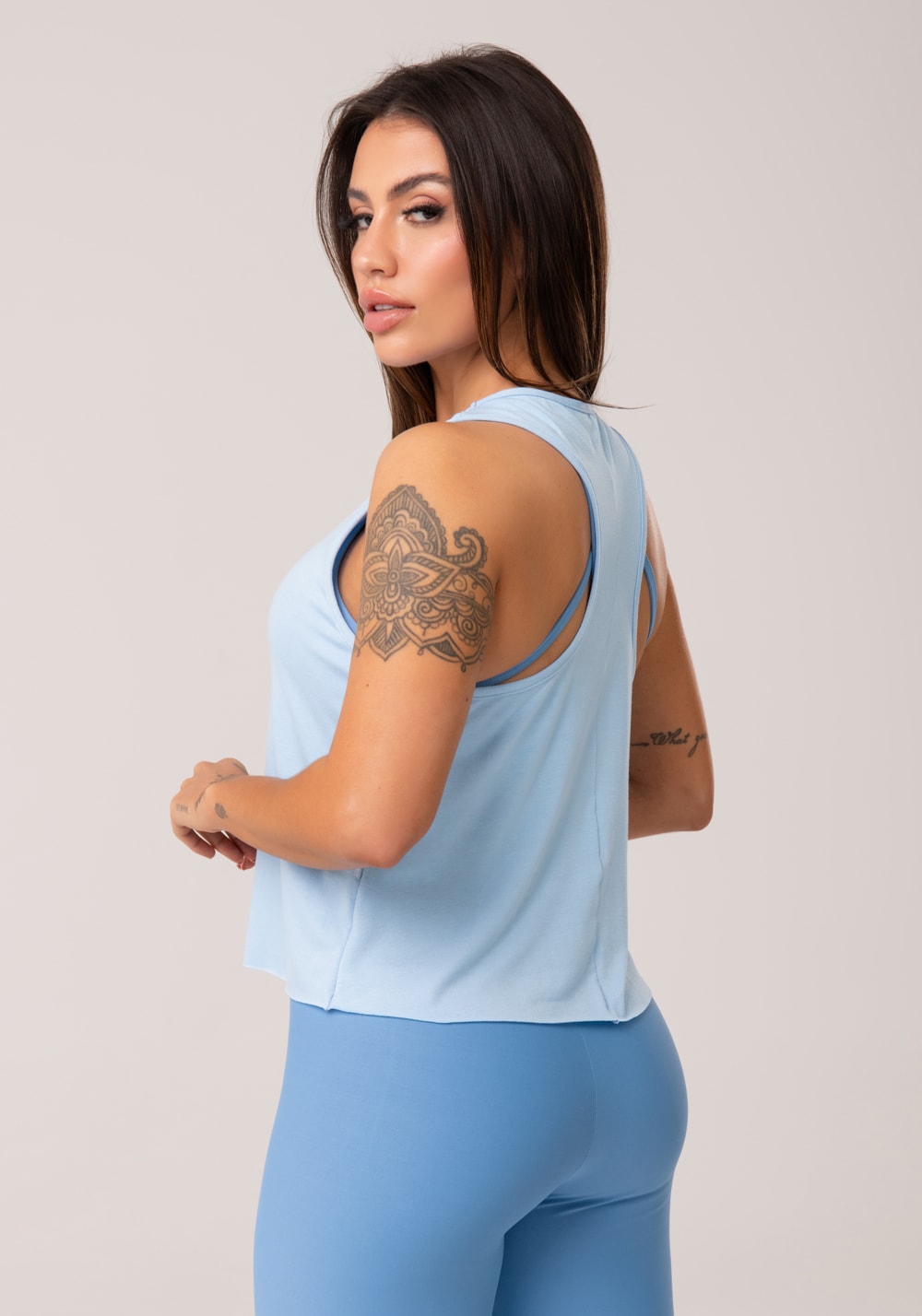 Cropped feminino azul claro aura