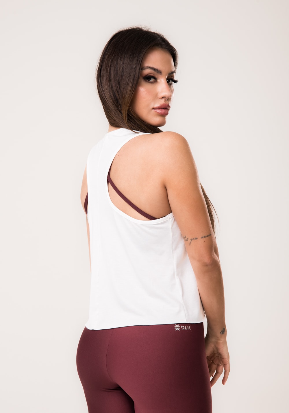 Cropped feminino off white aura